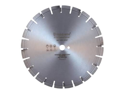 disco de diamante con insertos de tungsteno verticales intermitentes colocados en gargantas seleccionadas alrededor del núcleo de acero