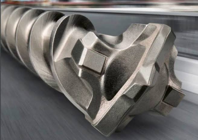 Original close-up: primary carbide blade, side inserts and steel support.