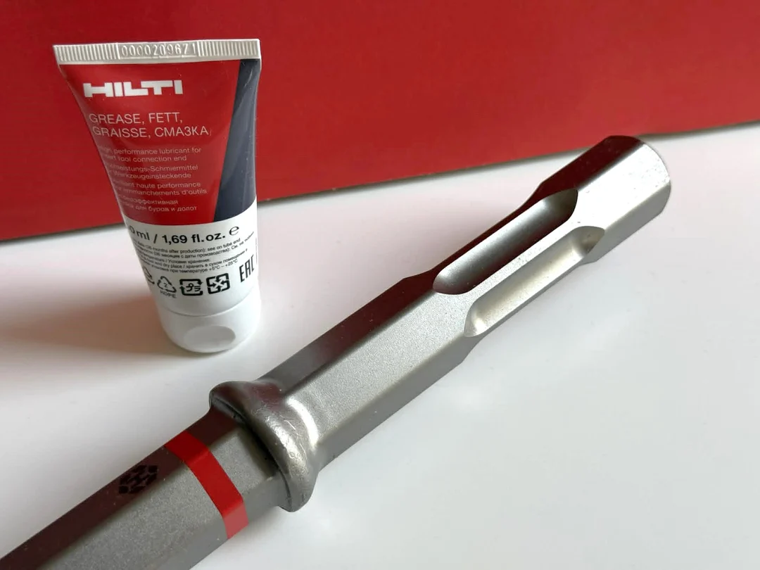 Emmanchement HEX 28 du Hilti TE-HX FM 40 avec creux longitudinaux et collerette saillante