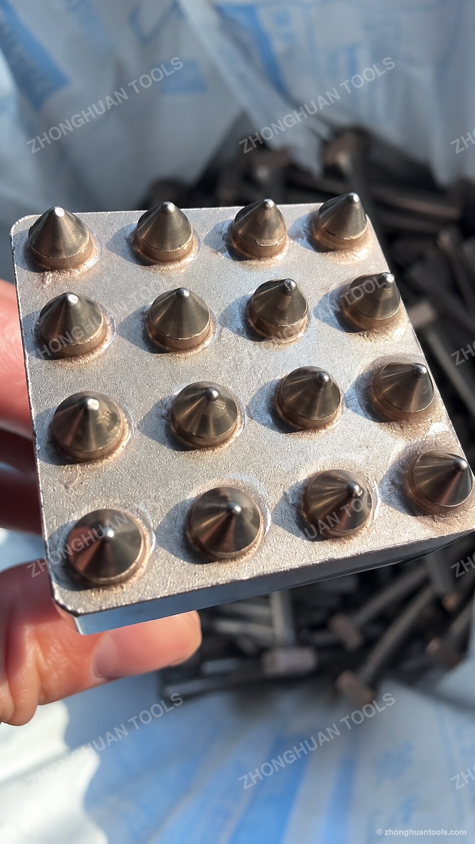 Bujardas de 16 puntas con pines de carburo — Distribución de 16 puntas — detalle en ángulo